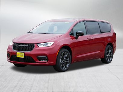 New 2026 Chrysler Pacifica Select