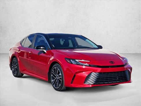 Used 2025 Toyota Camry XLE w/ Premium Package FWD image 3