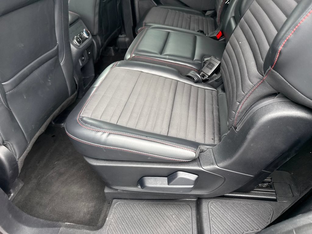Used 2025 Ford Explorer ST-Line w/ ST-Line Street Pack AWD/4WD image 17