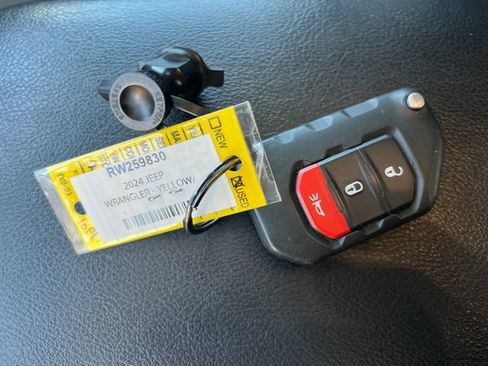 Used 2024 Jeep Wrangler Unlimited Rubicon AWD/4WD image 43