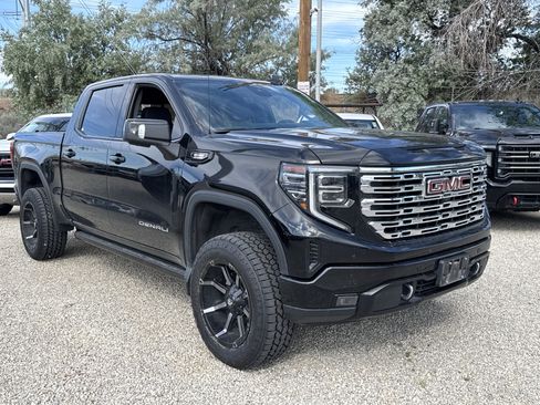 Used 2023 GMC Sierra 1500 Denali w/ Denali Reserve Package AWD/4WD image 8