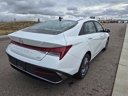 New 2026 Hyundai Elantra Blue image 5
