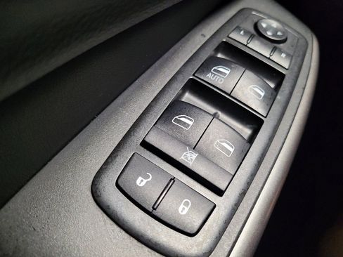 Used 2019 Jeep Cherokee Limited FWD image 27