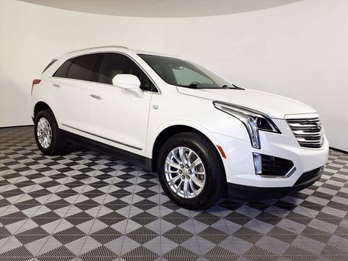 Used 2018 Cadillac XT5 FWD w/ LPO, Wheel Lock Package image 3
