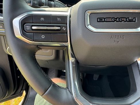 Used 2025 GMC Yukon XL Denali AWD/4WD image 23