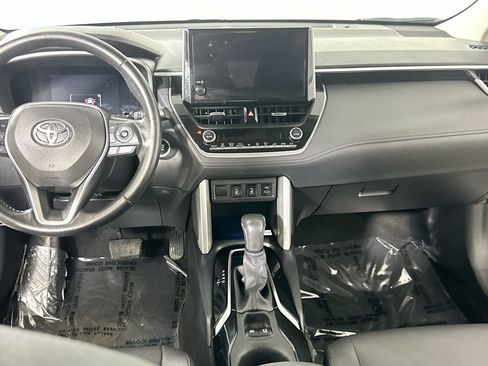 Used 2023 Toyota Corolla Cross XLE FWD image 18