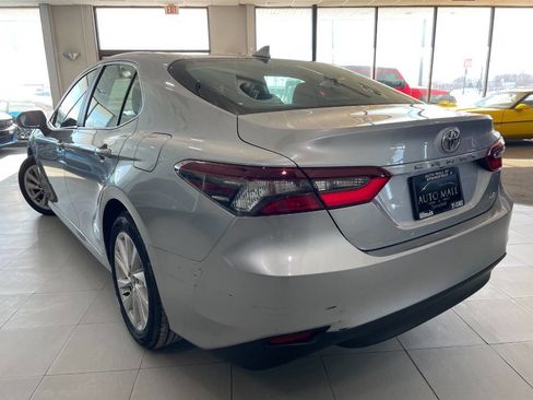 Used 2022 Toyota Camry LE image 5