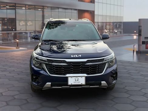 Used 2024 Kia Seltos EX image 9