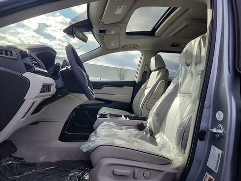 New 2026 Honda Odyssey Touring image 13