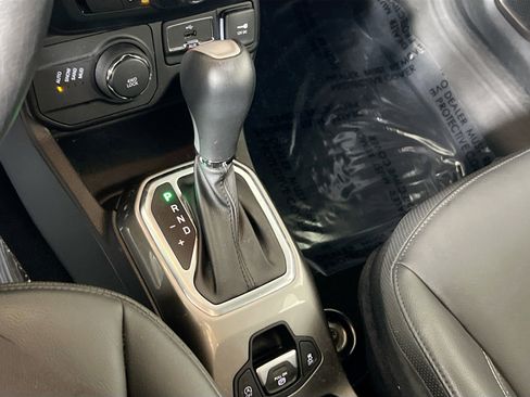Used 2021 Jeep Renegade Limited image 17