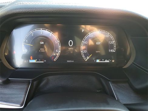 Used 2025 Jeep Grand Cherokee Limited w/ Luxury Tech Group II image 32