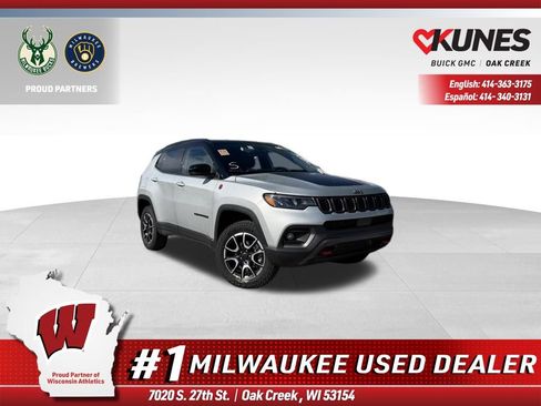 Used 2025 Jeep Compass Trailhawk AWD/4WD image 1