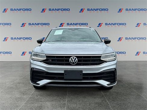 Used 2022 Volkswagen Tiguan SE R-Line image 8
