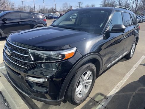 Used 2023 Ford Explorer XLT w/ Equipment Group 202A image 6