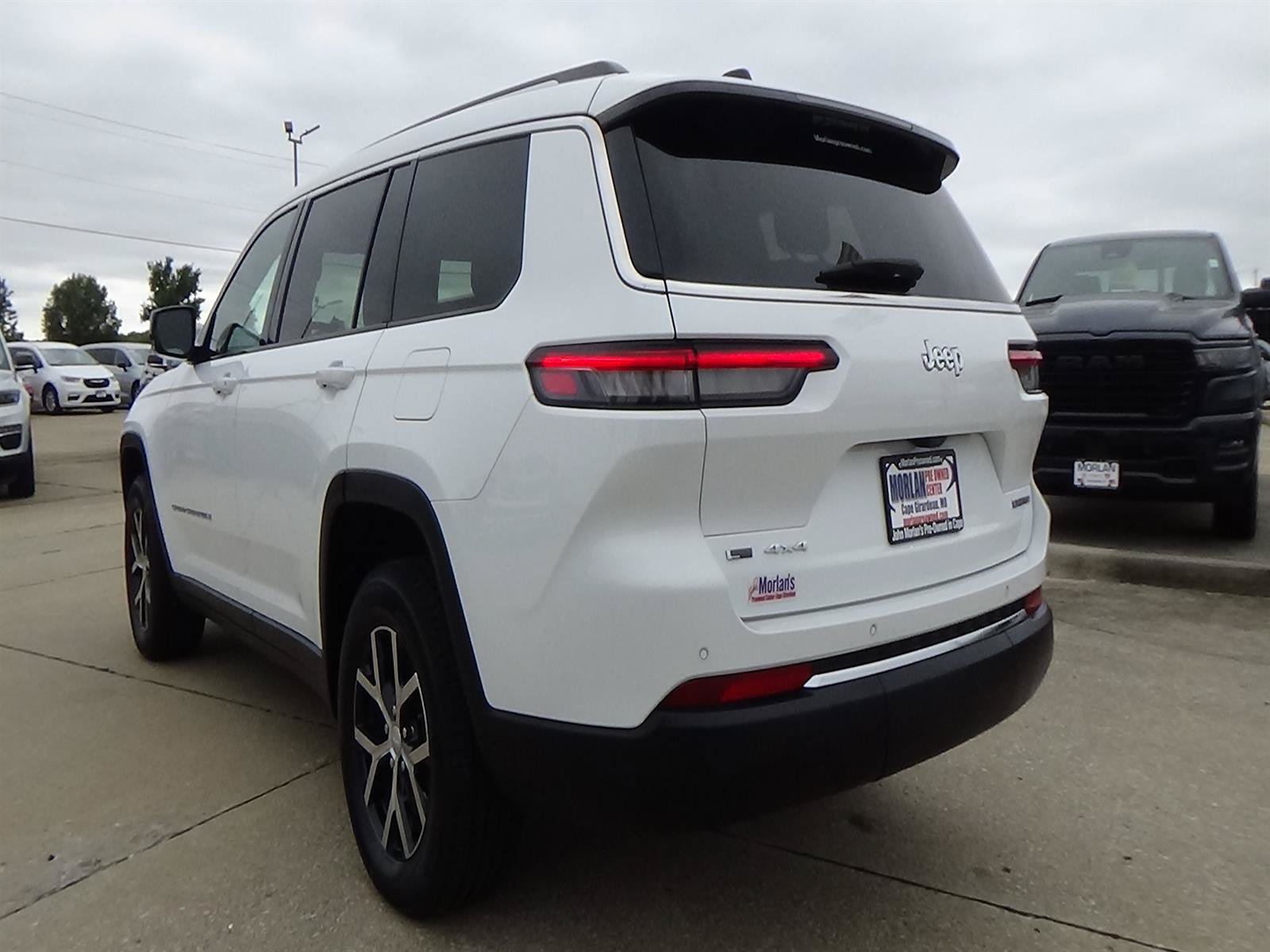 Used 2023 Jeep Grand Cherokee L Limited AWD/4WD image 8