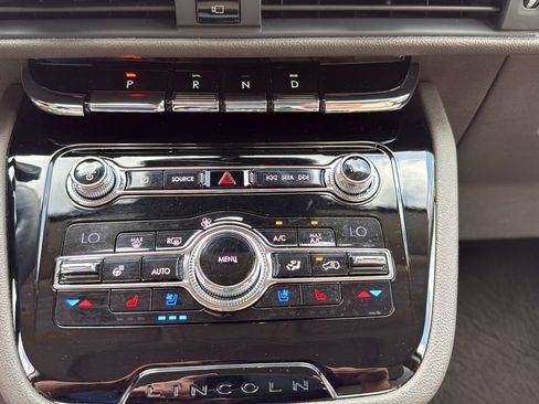 Used 2020 Lincoln Corsair AWD w/ Premium Package image 28