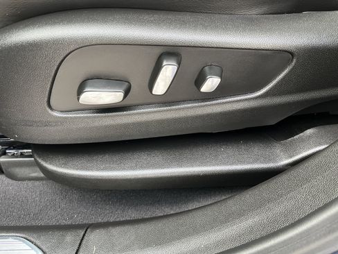 Used 2025 Cadillac XT5 Premium Luxury image 10