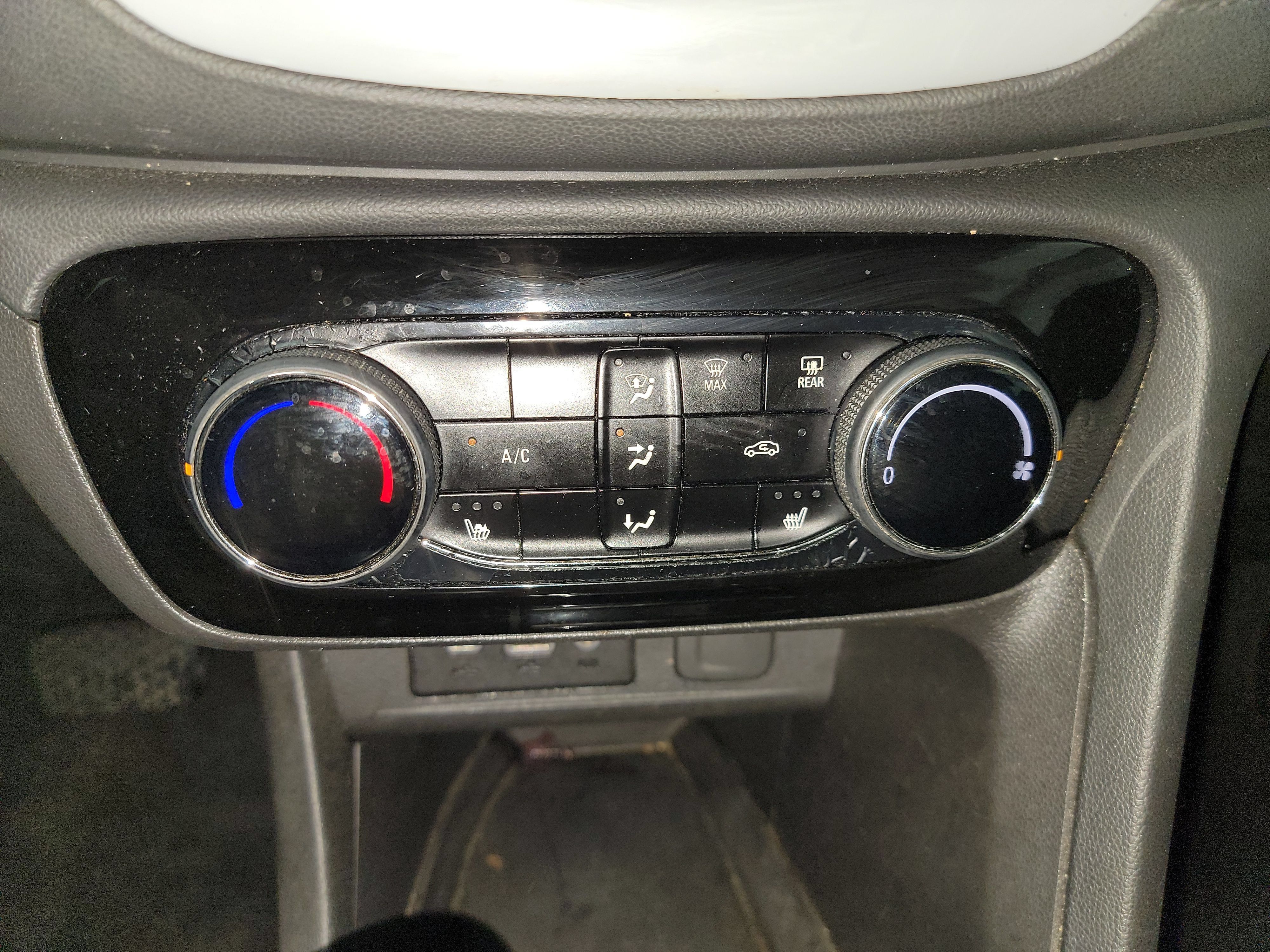 Used 2022 Buick Encore GX Preferred w/ Cold Weather Comfort Package AWD/4WD image 21