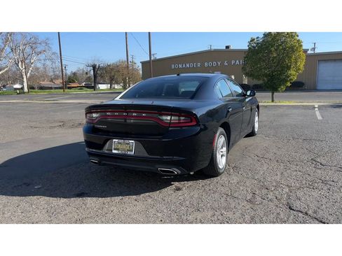 Used 2022 Dodge Charger SXT image 2