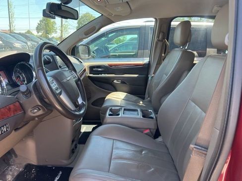Used 2012 Chrysler Town & Country Touring-L w/ Entertainment Group #2 FWD image 10