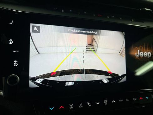 New 2026 Jeep Grand Cherokee Altitude image 16