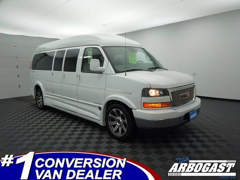 Used 2020 GMC Savana 2500 Extended w/ Enhanced Convenience Package RWD image 1