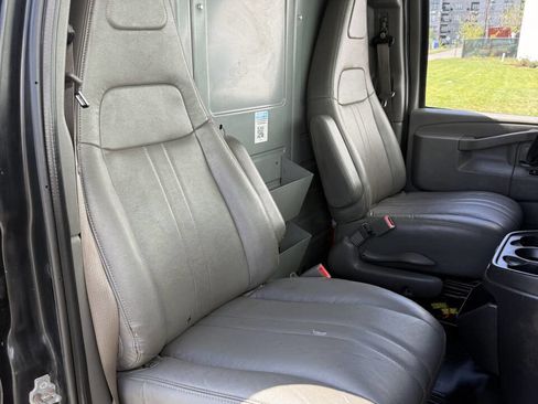 Used 2018 Chevrolet Express 2500 w/ Driver Convenience Package image 14