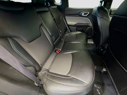 Used 2024 Jeep Compass Latitude image 14