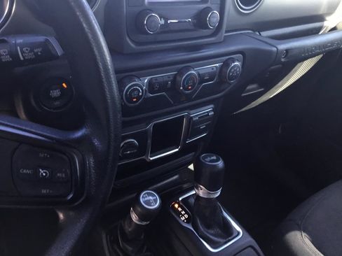 Used 2021 Jeep Wrangler Sport AWD/4WD image 16