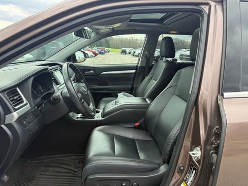 Used 2019 Toyota Highlander XLE image 10