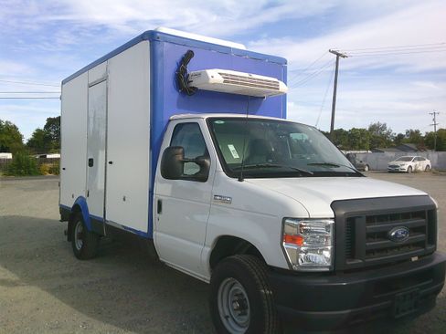 Used 2023 Ford E-350 and Econoline 350 Super Duty w/ Power Windows & Locks Group RWD image 2