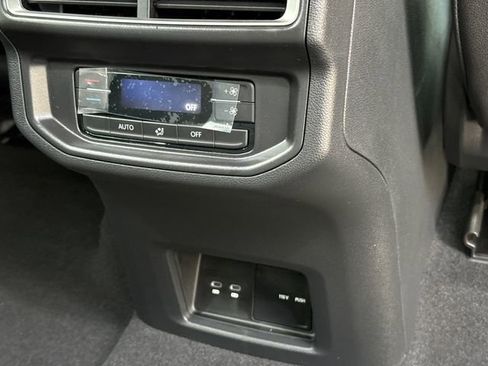 New 2026 Volkswagen Atlas SE image 25