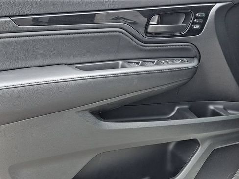 Used 2025 Honda Odyssey Touring image 15