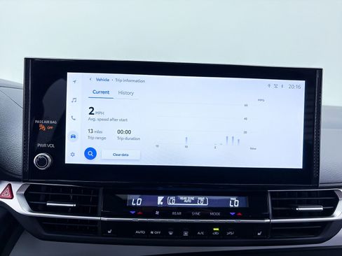 Used 2025 Toyota Sienna XLE FWD image 23