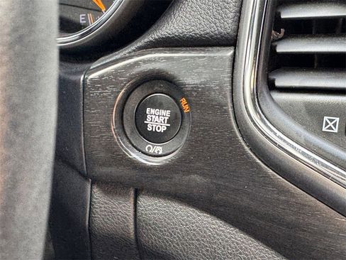 Used 2018 Jeep Grand Cherokee Altitude image 20