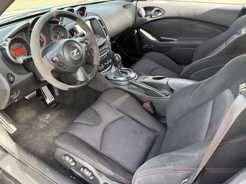Used 2017 Nissan 370Z NISMO image 18