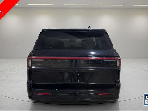Certified 2025 Lincoln Navigator Reserve AWD/4WD image 4