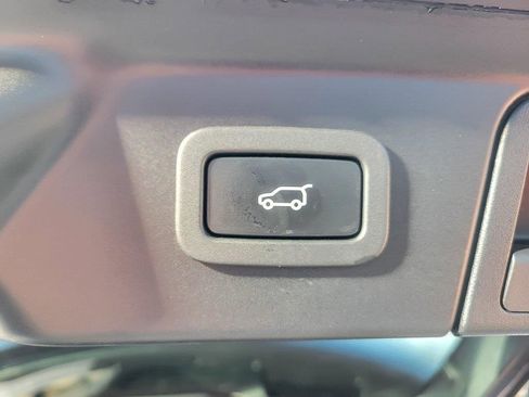 Used 2021 Land Rover Range Rover Velar R-Dynamic S image 21