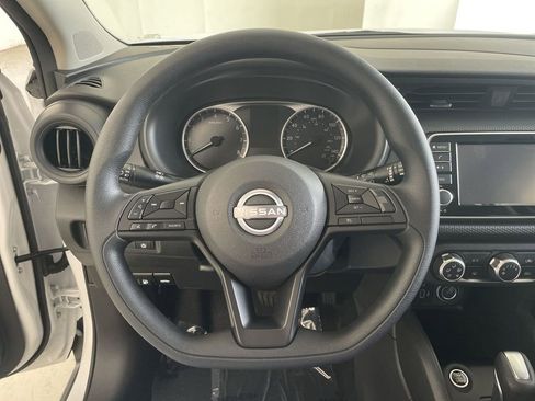 Certified 2025 Nissan Kicks Play S image 28