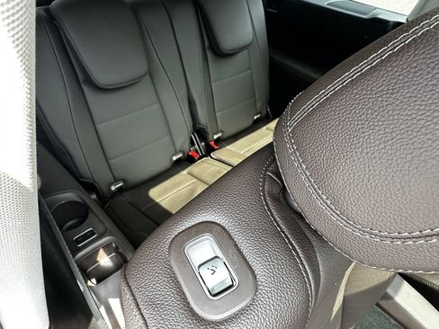 Certified 2023 Mercedes-Benz GLS 450 4MATIC image 19