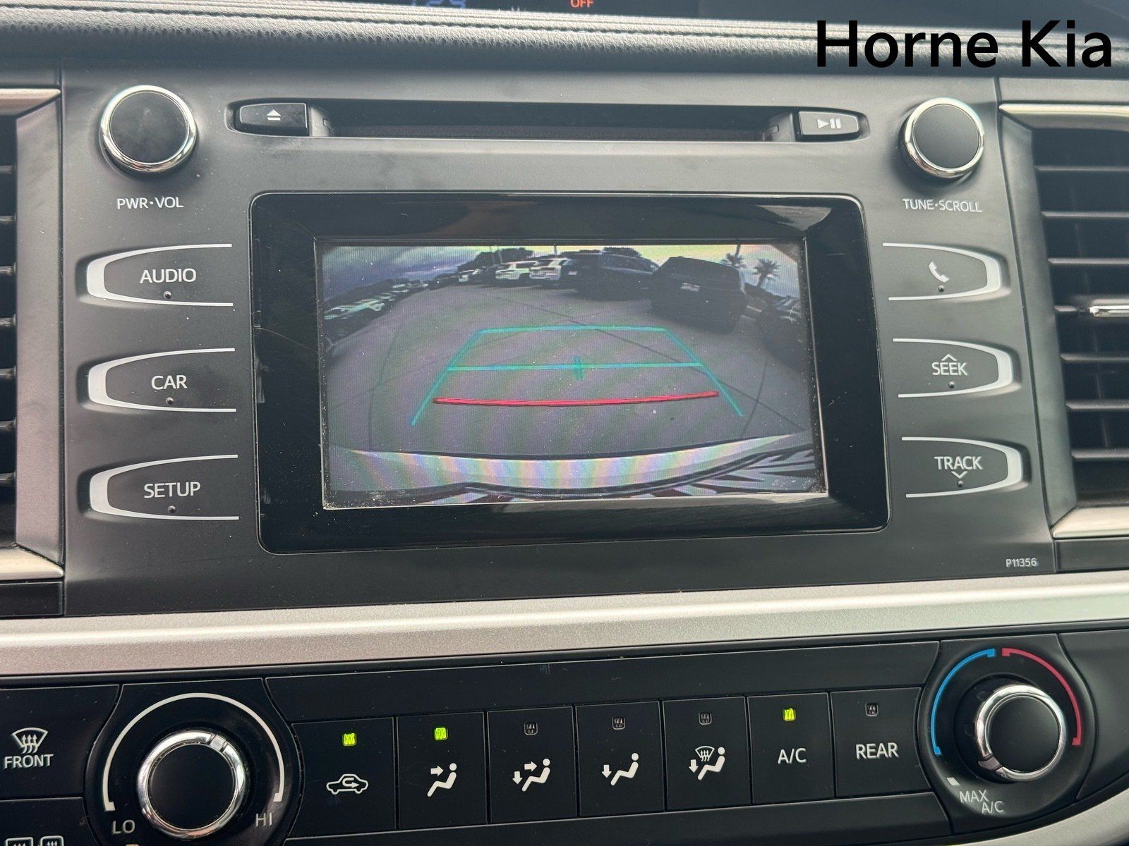Used 2018 Toyota Highlander LE FWD image 23