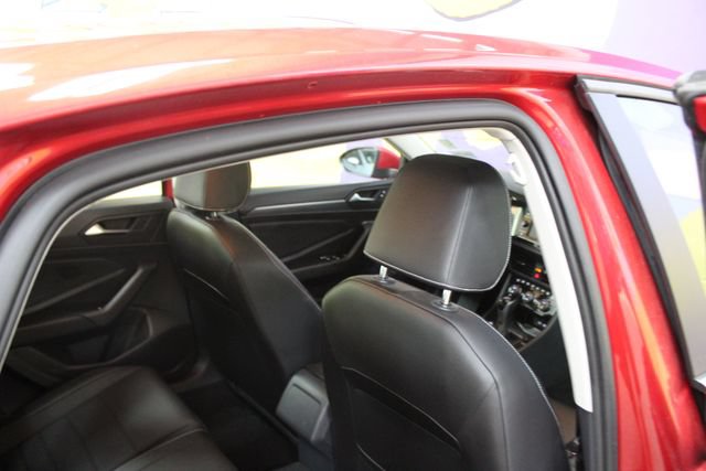 Used 2023 Volkswagen Jetta SE w/ Panoramic Sunroof Package FWD image 10