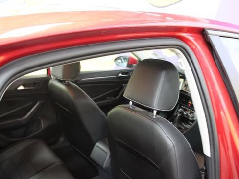 Used 2023 Volkswagen Jetta SE w/ Panoramic Sunroof Package FWD image 10