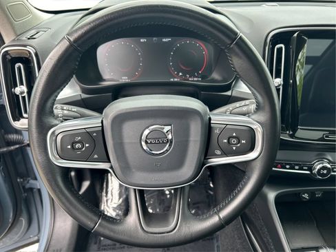 Used 2020 Volvo XC40 T5 Momentum w/ Protection Package Premier AWD/4WD image 19