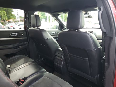 Used 2018 Ford Explorer XLT w/ Equipment Group 202A image 40