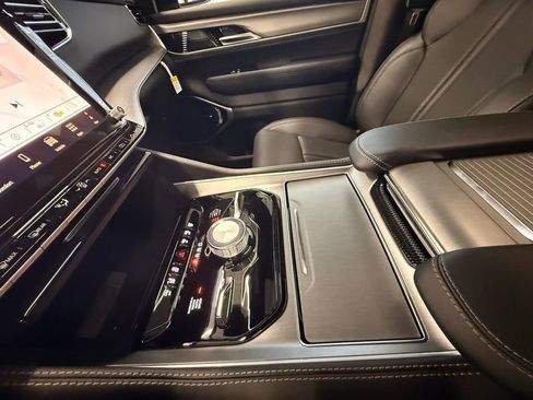 New 2026 Jeep Grand Wagoneer Limited AWD/4WD image 23