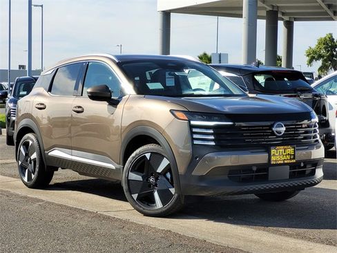 New 2025 Nissan Kicks SR w/ SR Premium Package image 1