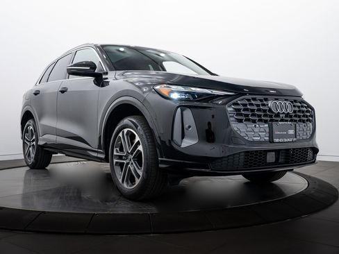 Certified 2025 Audi Q5 Premium w/ Convenience Package image 1