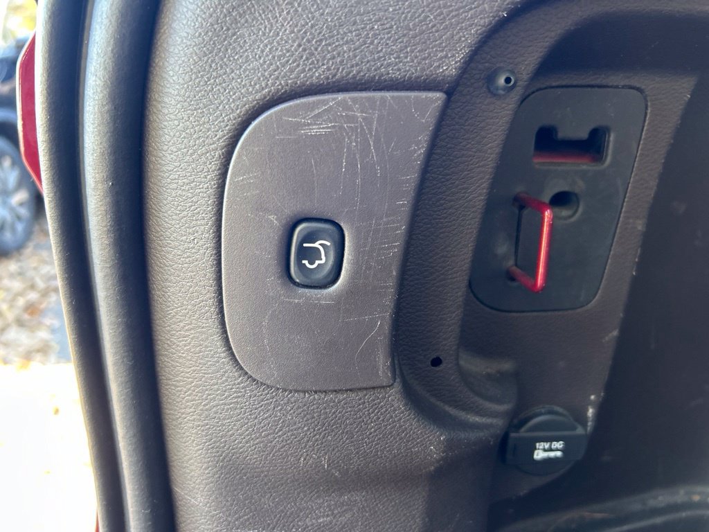 Used 2017 Jeep Cherokee Overland AWD/4WD image 40