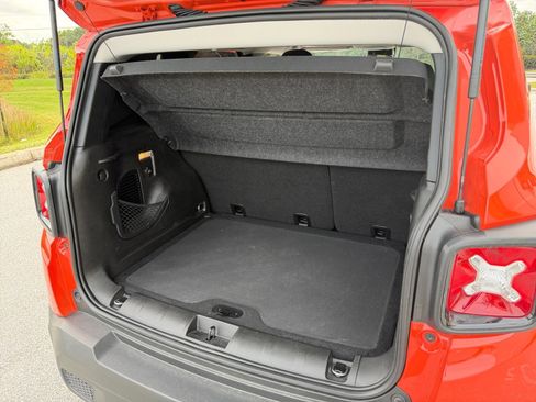 Used 2017 Jeep Renegade Altitude w/ Safety & Security Group image 29